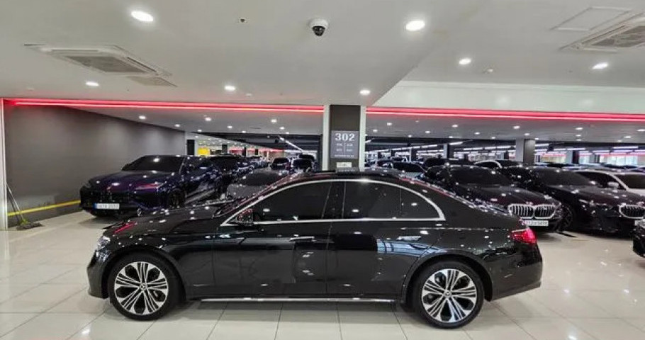 Mercedes-Benz E-Class 