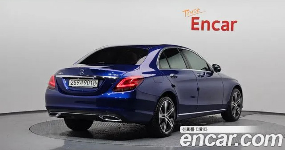 Mercedes-Benz C-Class 