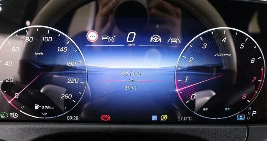 Mercedes-Benz E-Class 