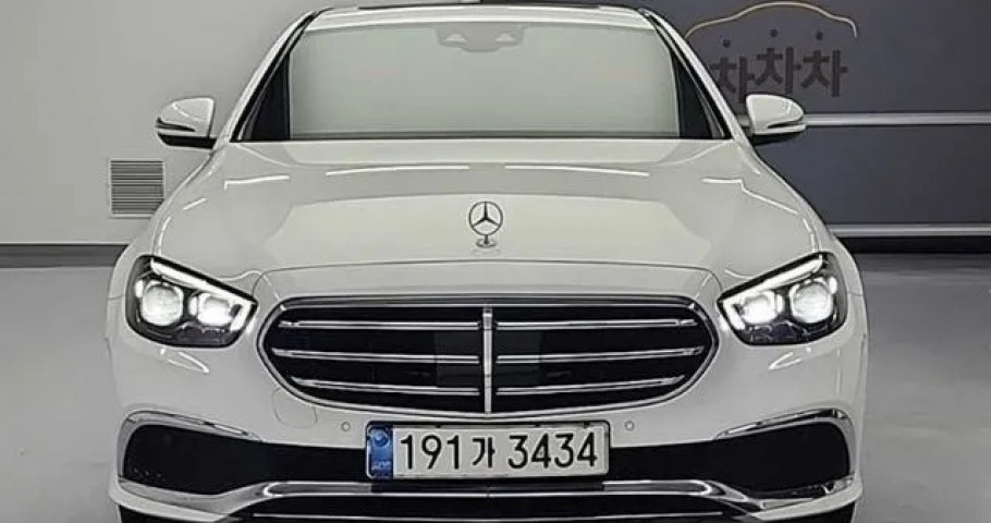 Mercedes-Benz E-Class 