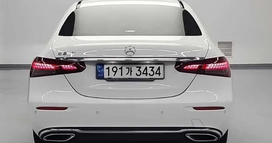 Mercedes-Benz E-Class 