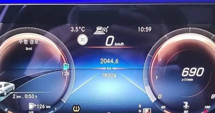Mercedes-Benz E-Class 