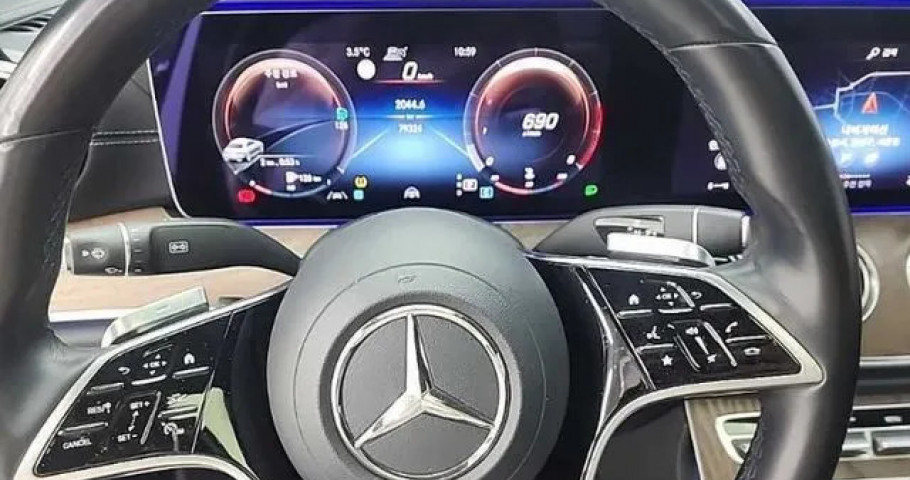 Mercedes-Benz E-Class 