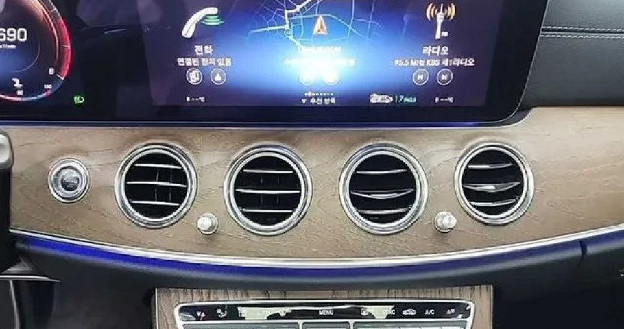 Mercedes-Benz E-Class 