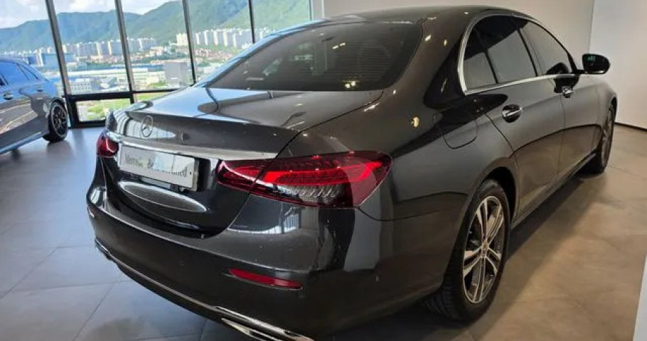 Mercedes-Benz E-Class 