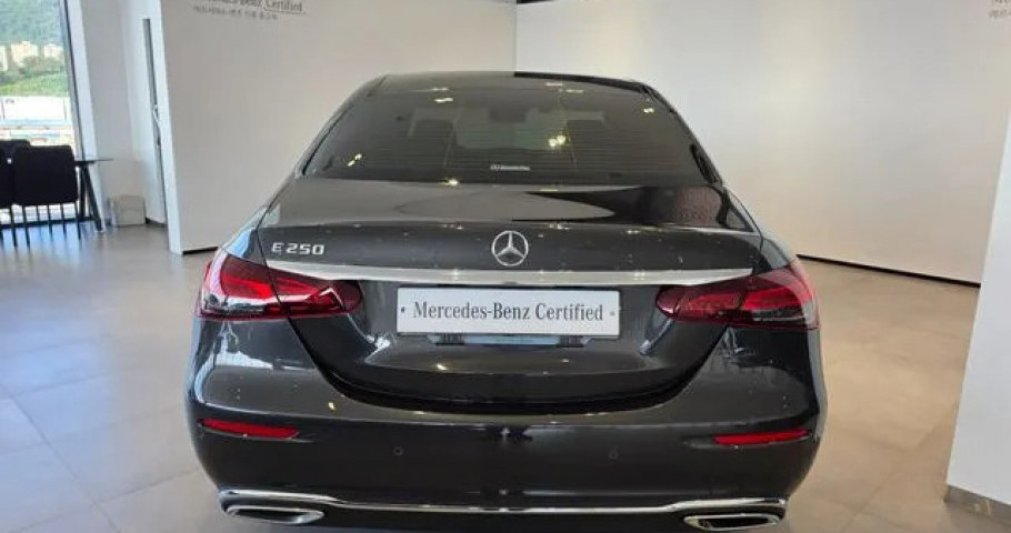 Mercedes-Benz E-Class 