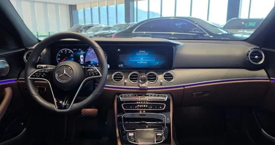 Mercedes-Benz E-Class 
