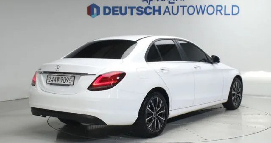 Mercedes-Benz C-Class 