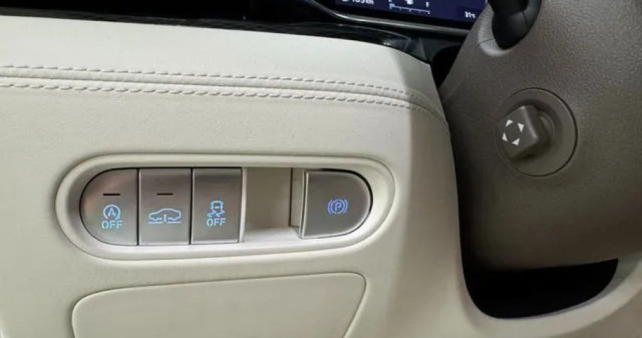 Genesis G90 