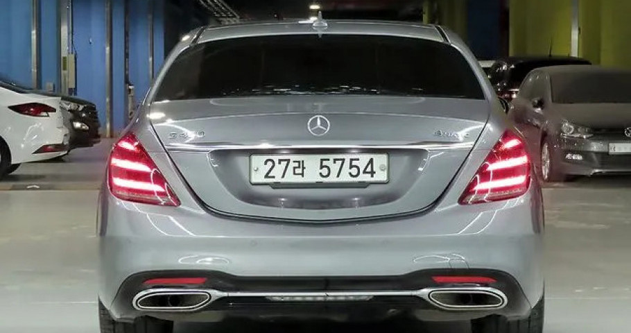 Mercedes-Benz S-Class 