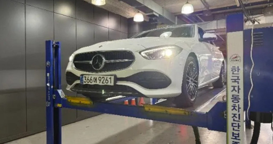 Mercedes-Benz C-Class 