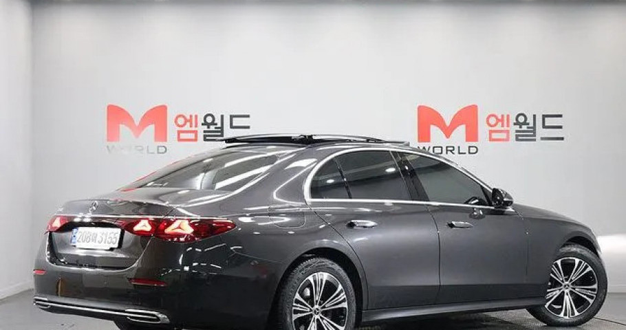 Mercedes-Benz E-Class 
