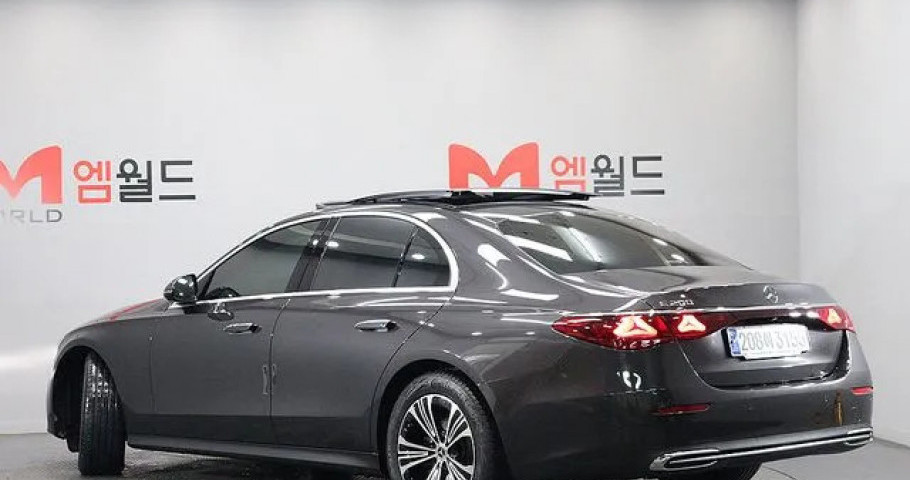 Mercedes-Benz E-Class 