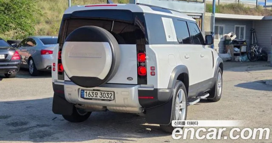 Land Rover Defender 