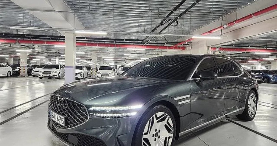 Genesis G90 