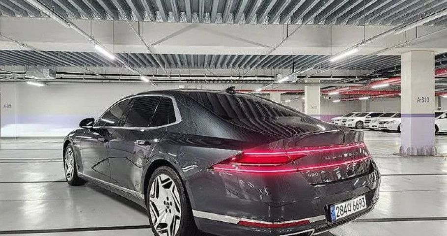 Genesis G90 