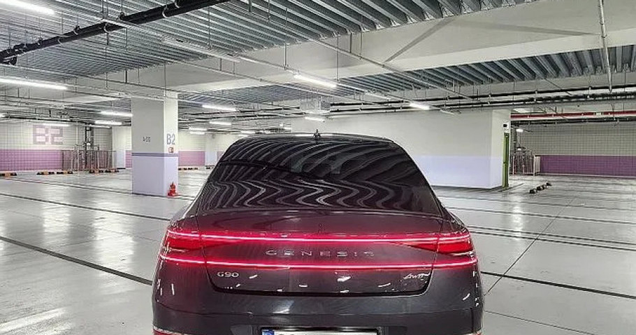 Genesis G90 