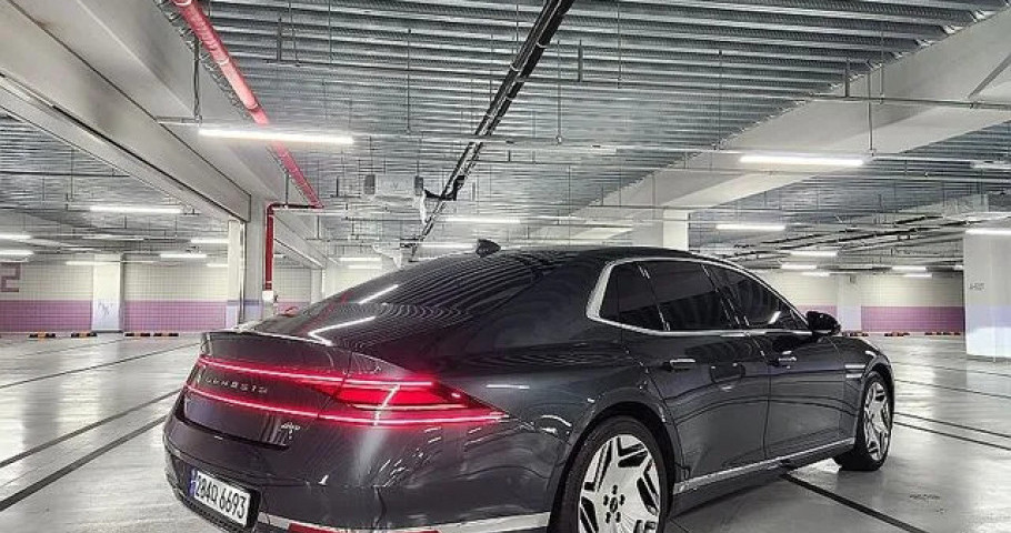 Genesis G90 
