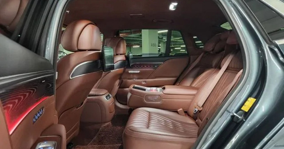 Genesis G90 