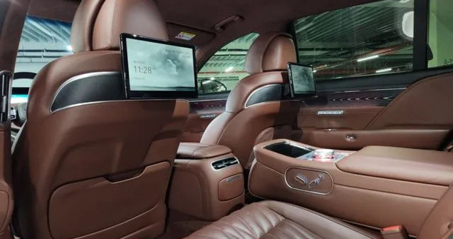 Genesis G90 