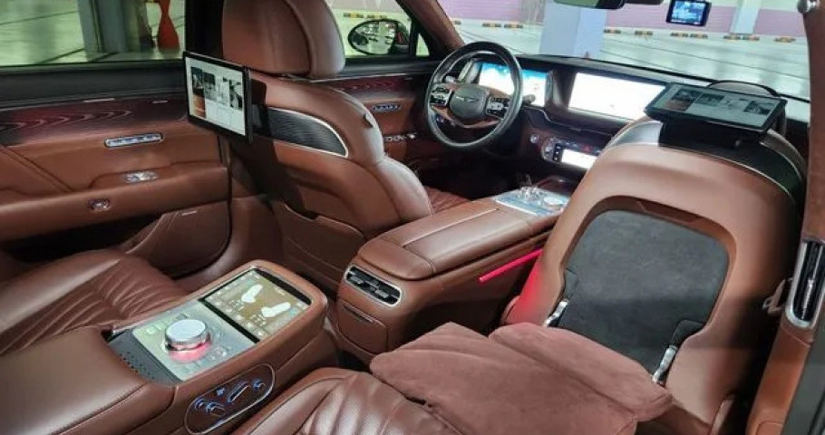 Genesis G90 