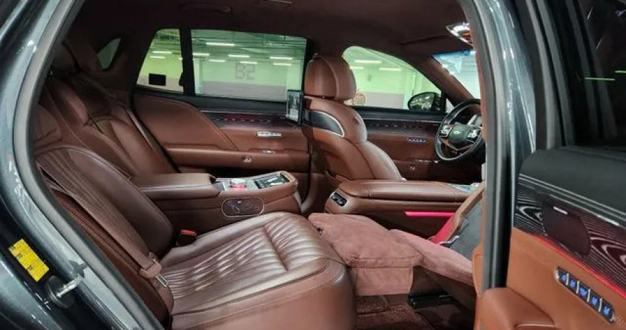 Genesis G90 