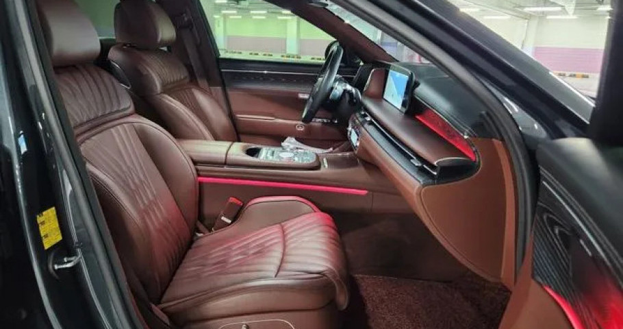 Genesis G90 