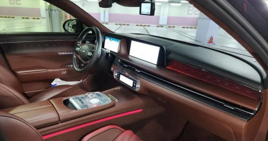Genesis G90 