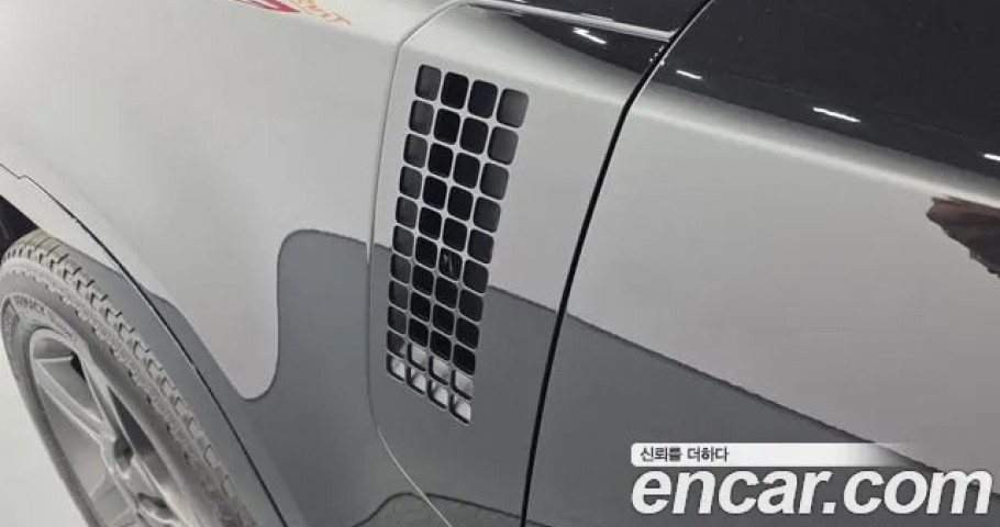 Land Rover Defender 