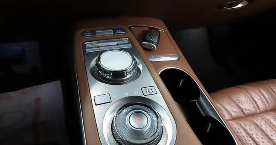 Genesis Gv70 