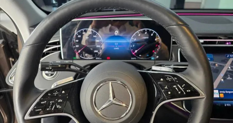 Mercedes-Benz E-Class 