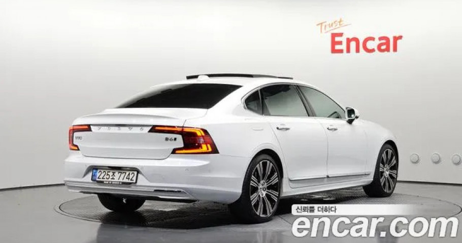 Volvo S90 