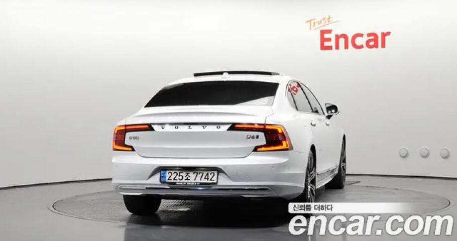 Volvo S90 
