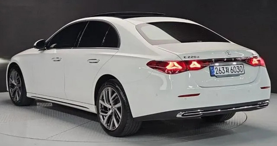 Mercedes-Benz E-Class 