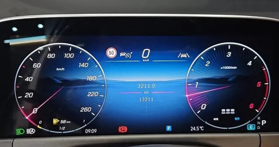 Mercedes-Benz E-Class 