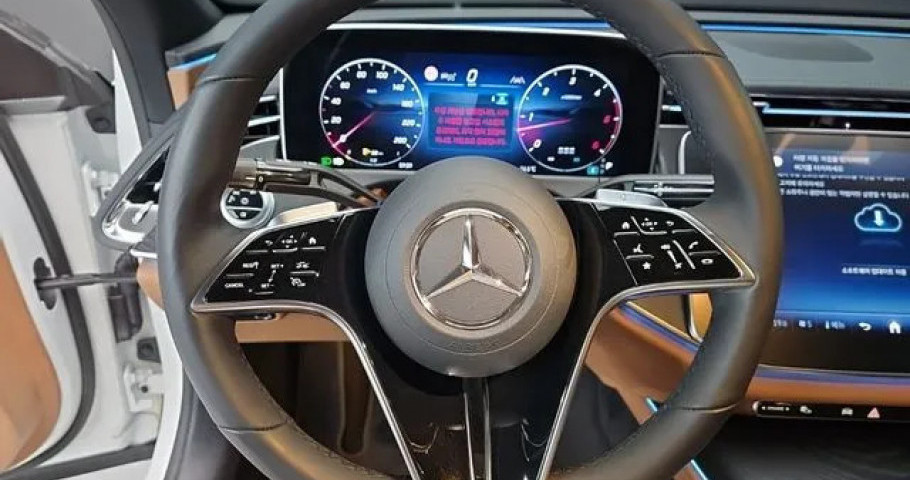 Mercedes-Benz E-Class 