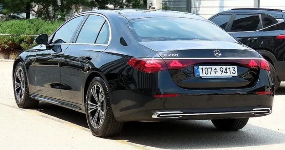 Mercedes-Benz E-Class 