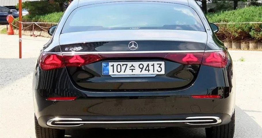 Mercedes-Benz E-Class 