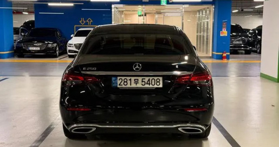 Mercedes-Benz E-Class 