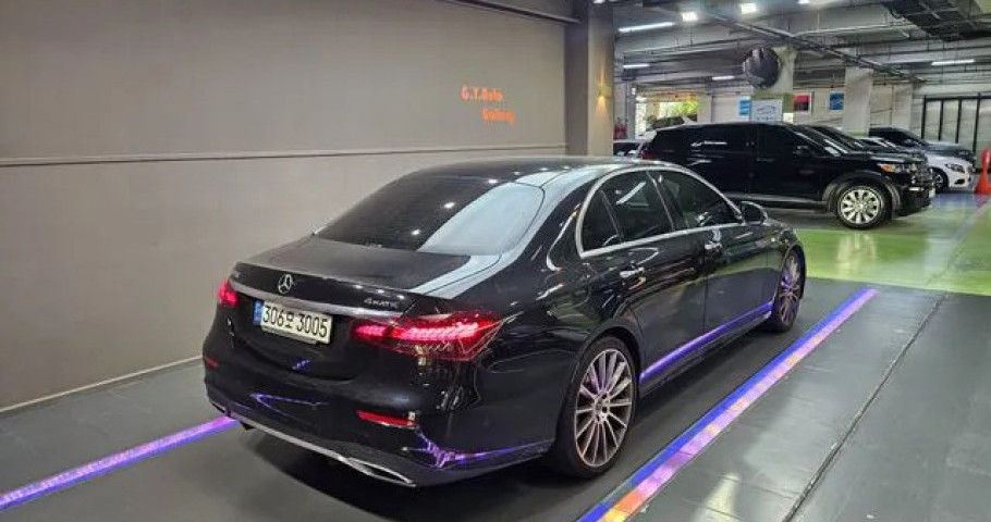 Mercedes-Benz E-Class 