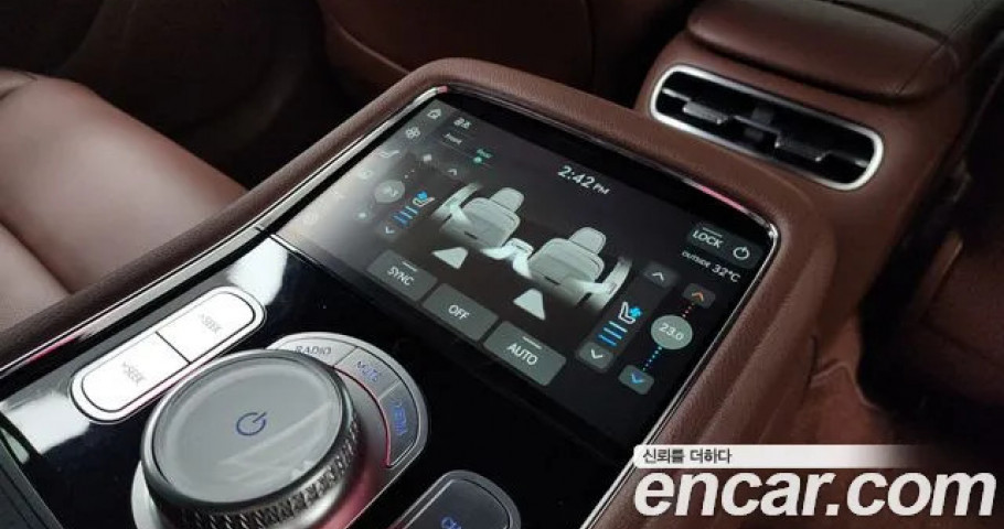Genesis G90 
