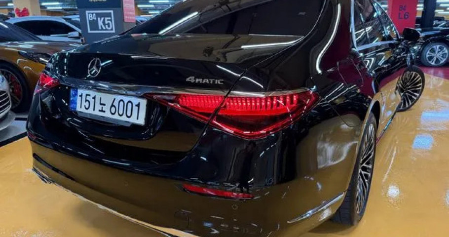 Mercedes-Benz S-Class 
