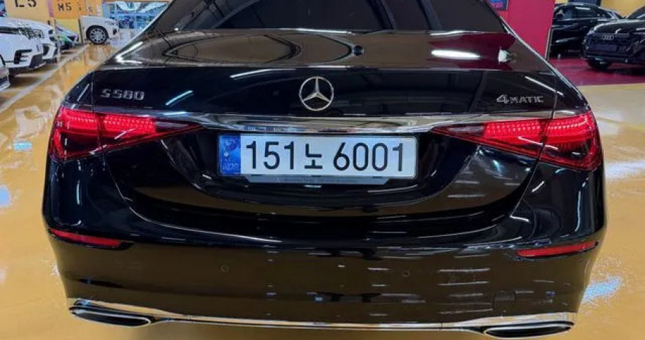 Mercedes-Benz S-Class 