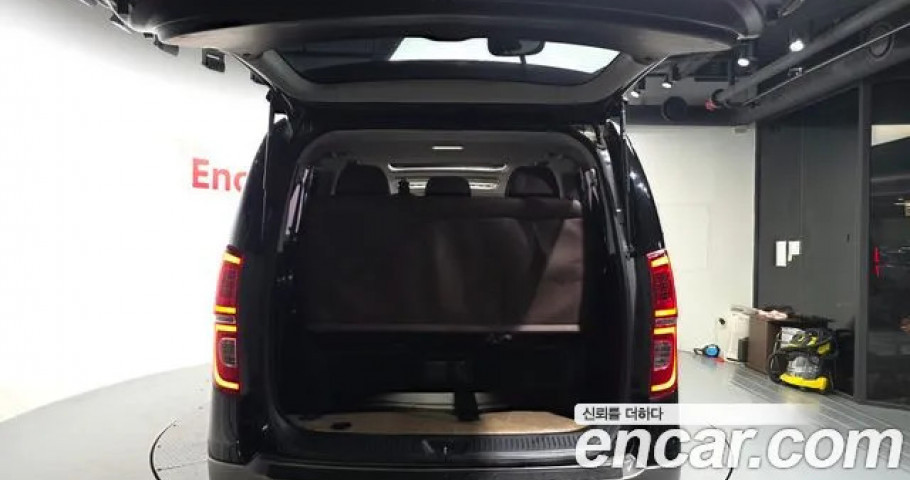 Hyundai Starex 
