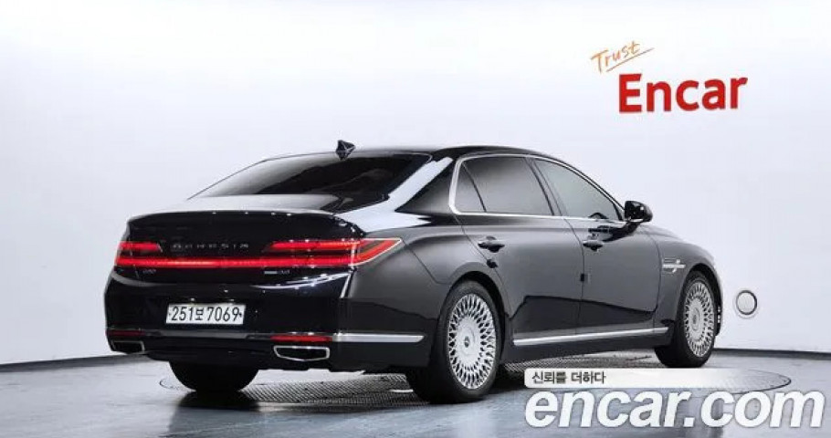 Genesis G90 