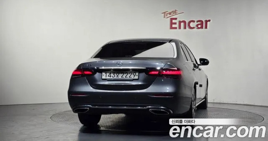 Mercedes-Benz E-Class 