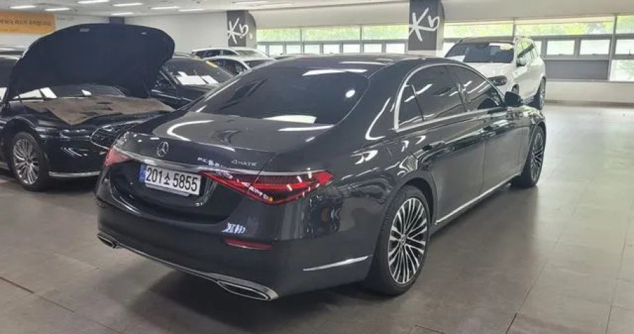 Mercedes-Benz S-Class 
