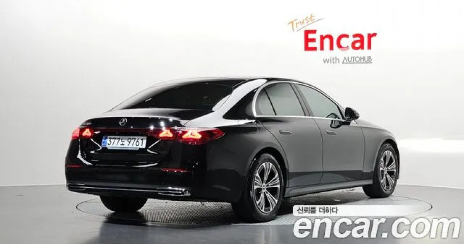 Mercedes-Benz E-Class 