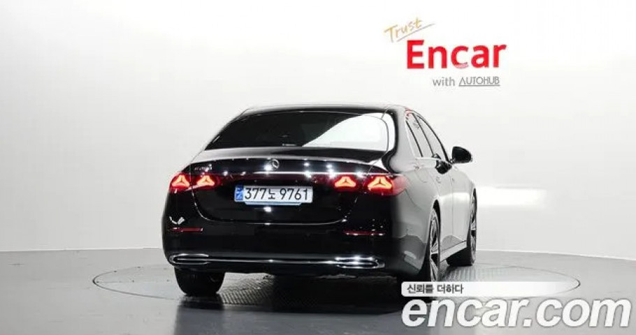 Mercedes-Benz E-Class 
