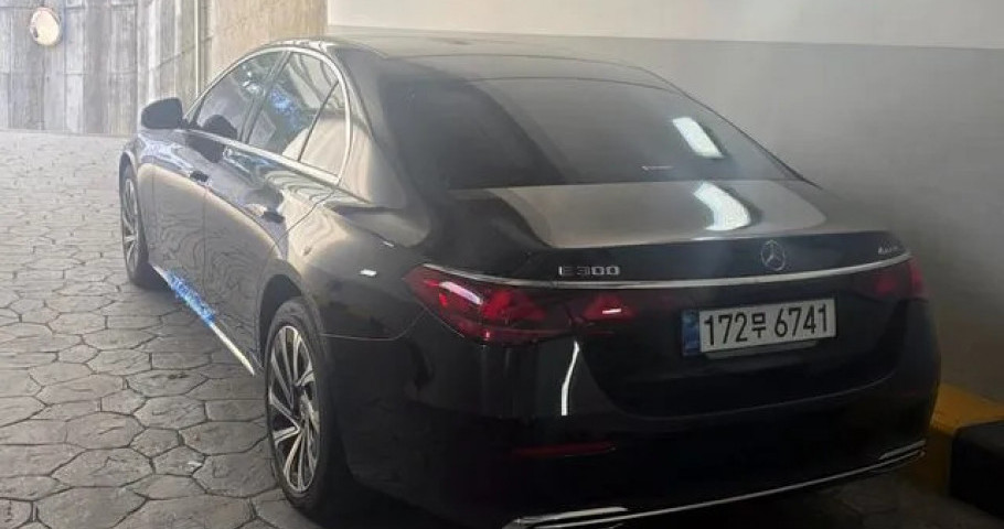 Mercedes-Benz E-Class 